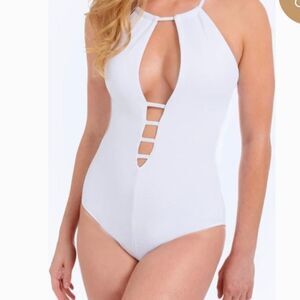 RACHEL RACHEL ROY

CUT-OUT STRAPPY CRISS-CROSS ONE